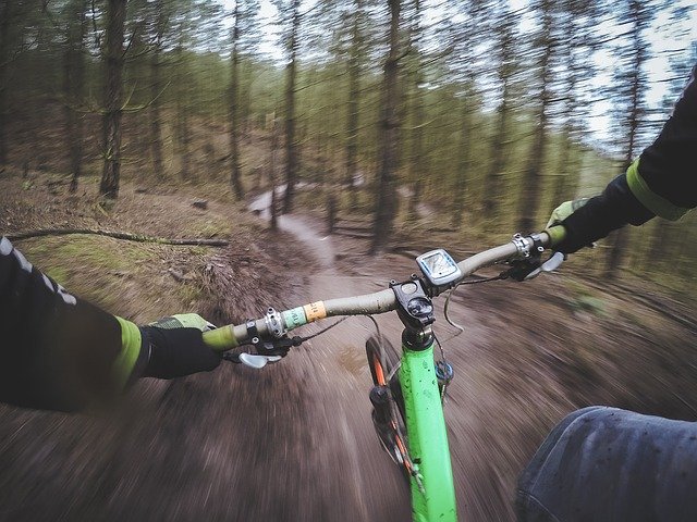 mountain-biking-1210066_640
